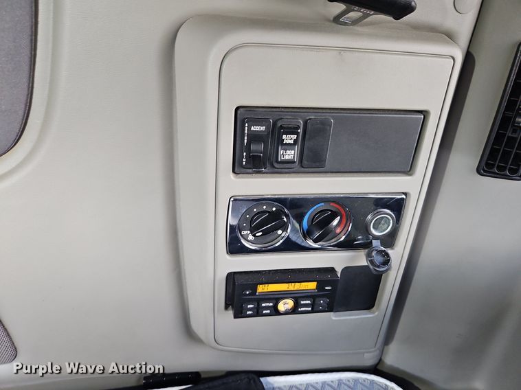 image for item DP2325 2018 International LT625  semi truck