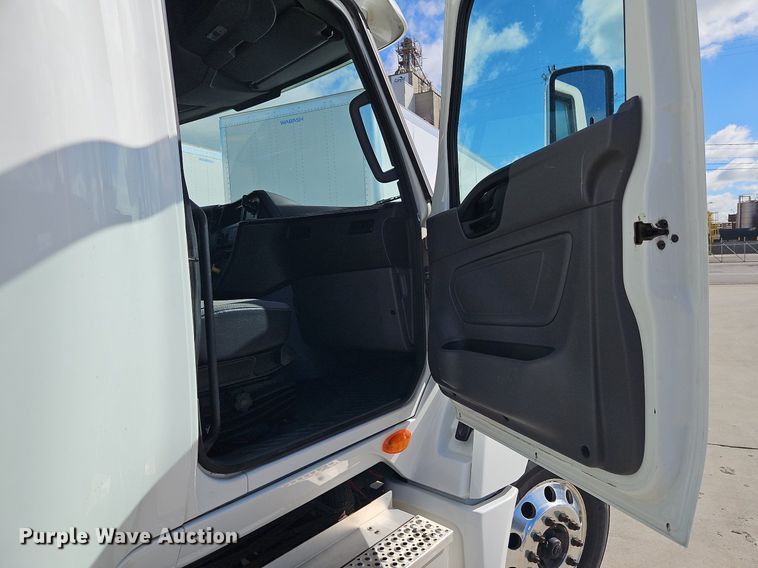 image for item DP2325 2018 International LT625  semi truck