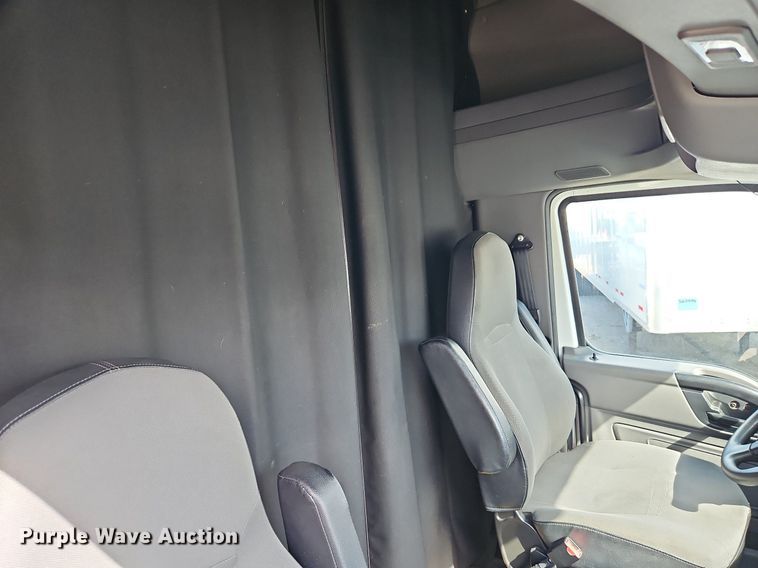 image for item DP2325 2018 International LT625  semi truck