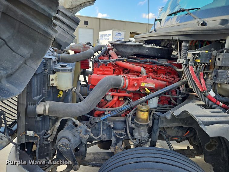 image for item DP2325 2018 International LT625  semi truck