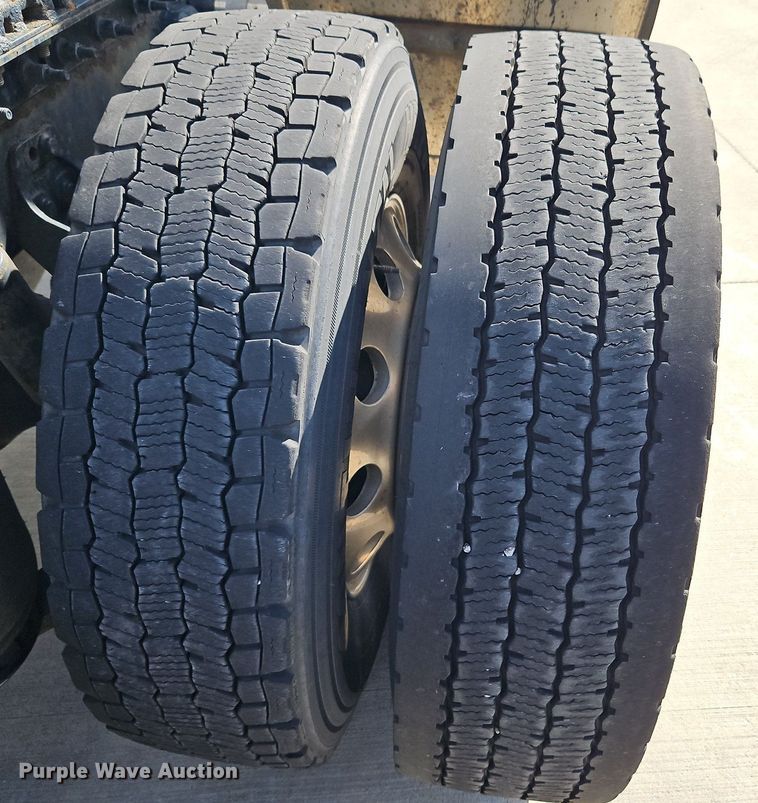 image for item DP2325 2018 International LT625  semi truck