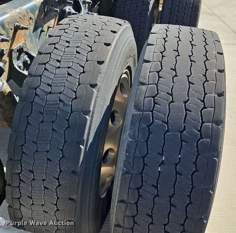 image for item DP2325 2018 International LT625  semi truck