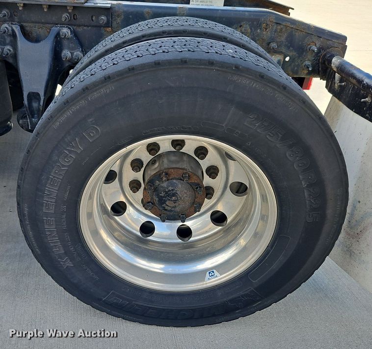 image for item DP2325 2018 International LT625  semi truck