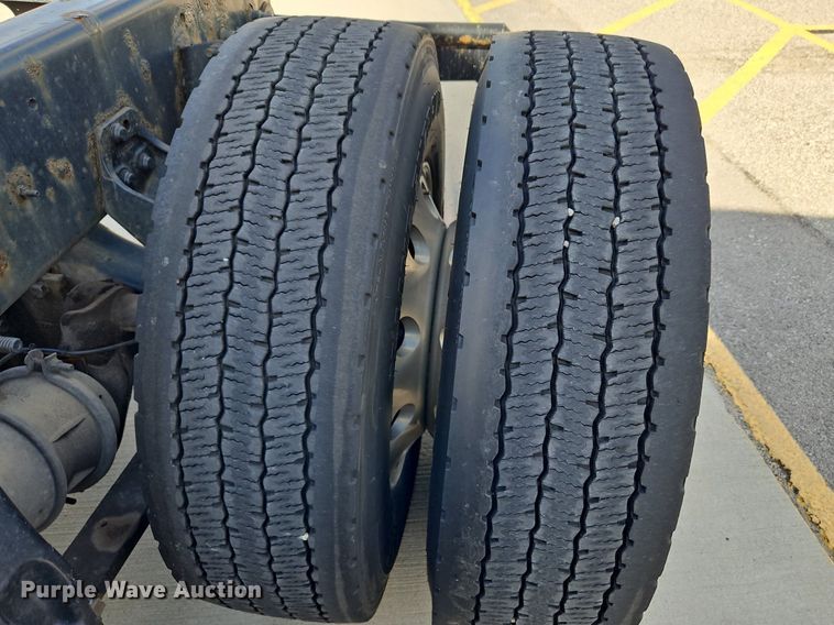 image for item DP2325 2018 International LT625  semi truck