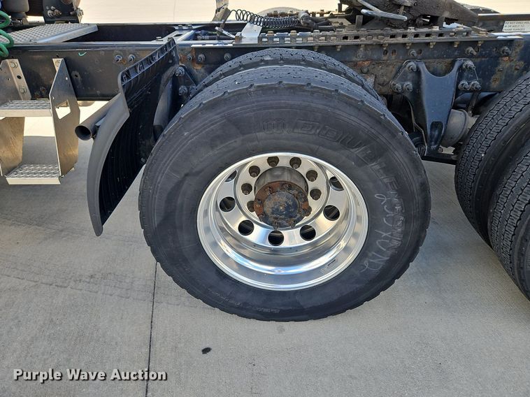 image for item DP2325 2018 International LT625  semi truck