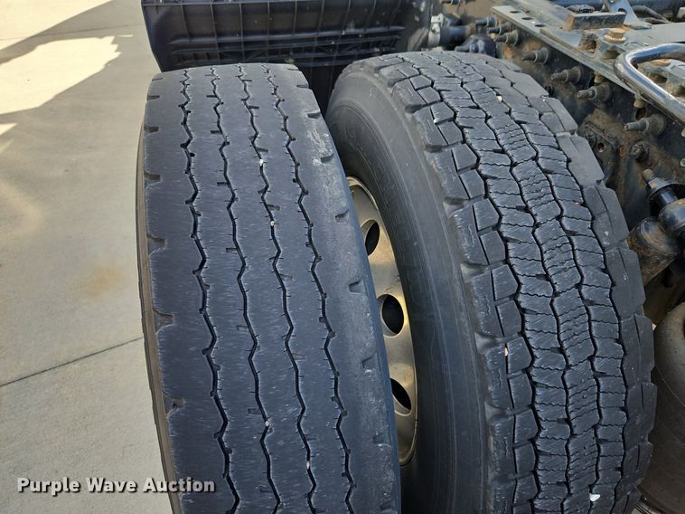 image for item DP2325 2018 International LT625  semi truck