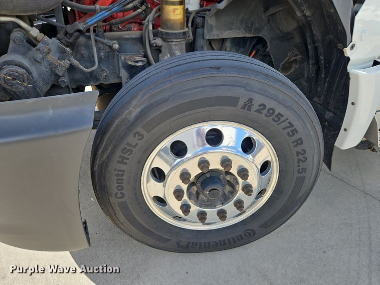 image for item DP2325 2018 International LT625  semi truck