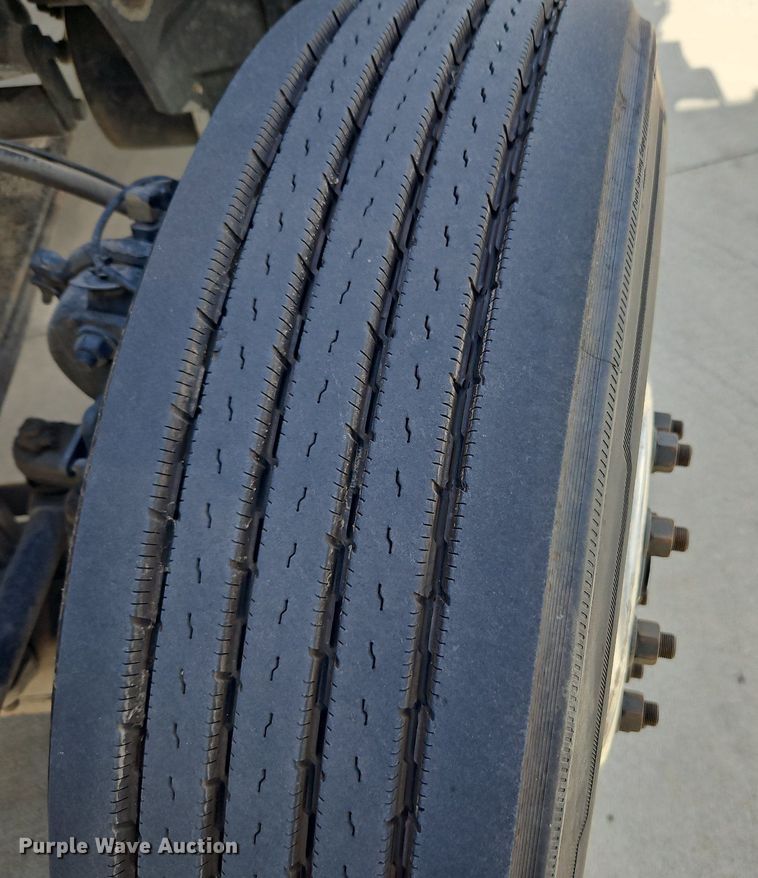 image for item DP2325 2018 International LT625  semi truck