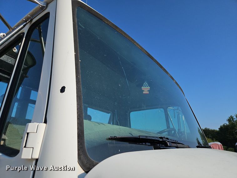 image for item DP2347 2000 Freightliner FL80  roll-off container truck