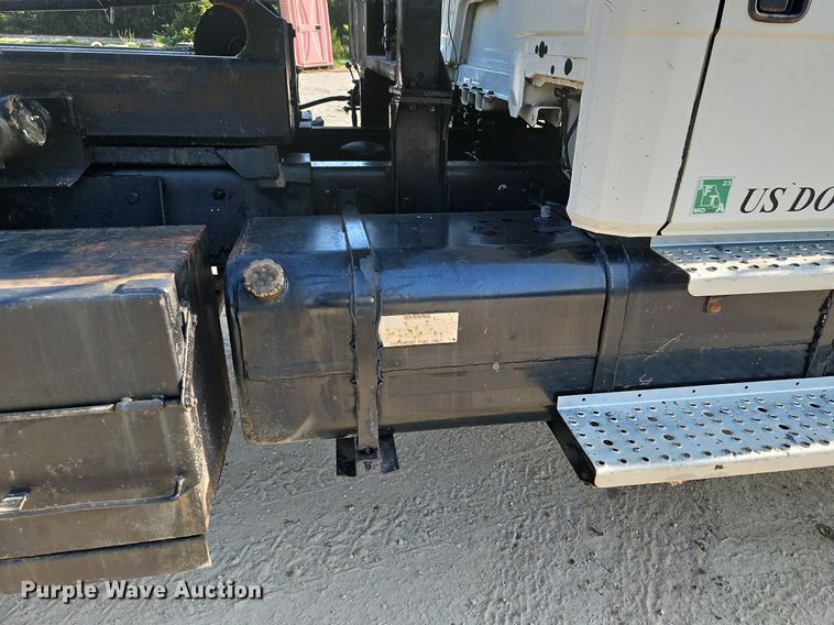 image for item DP2347 2000 Freightliner FL80  roll-off container truck