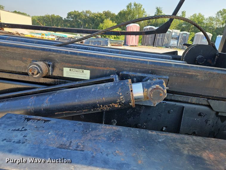 image for item DP2347 2000 Freightliner FL80  roll-off container truck