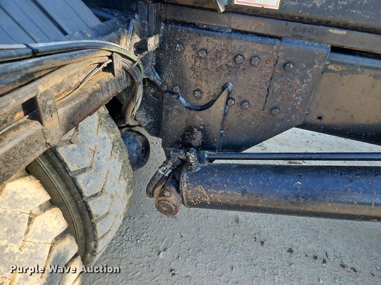 image for item DP2347 2000 Freightliner FL80  roll-off container truck