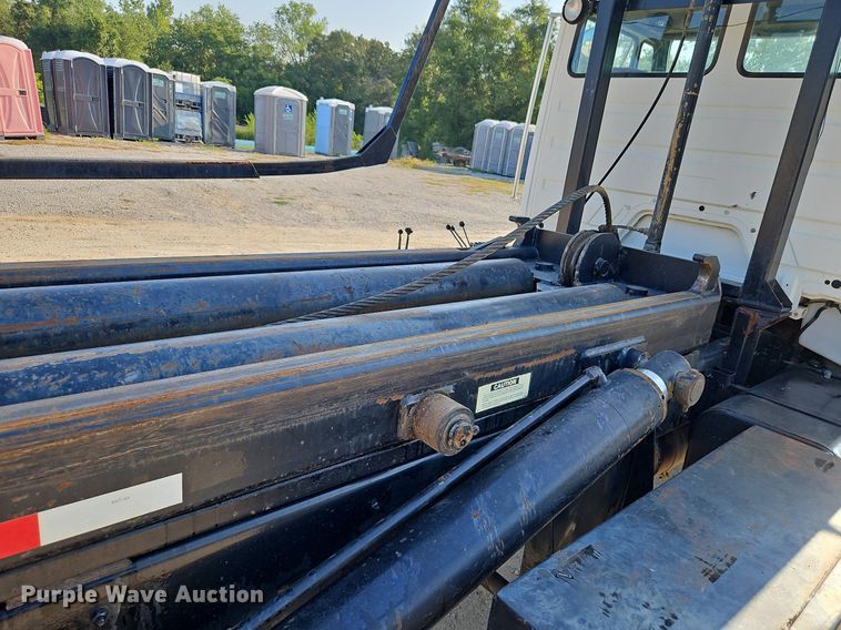 image for item DP2347 2000 Freightliner FL80  roll-off container truck