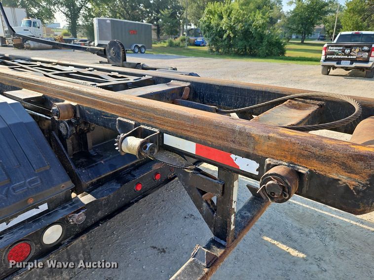 image for item DP2347 2000 Freightliner FL80  roll-off container truck