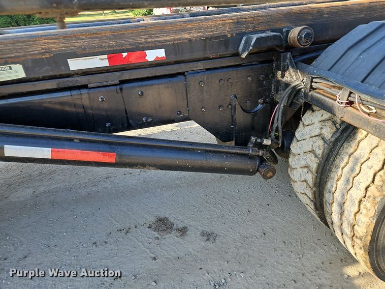 image for item DP2347 2000 Freightliner FL80  roll-off container truck