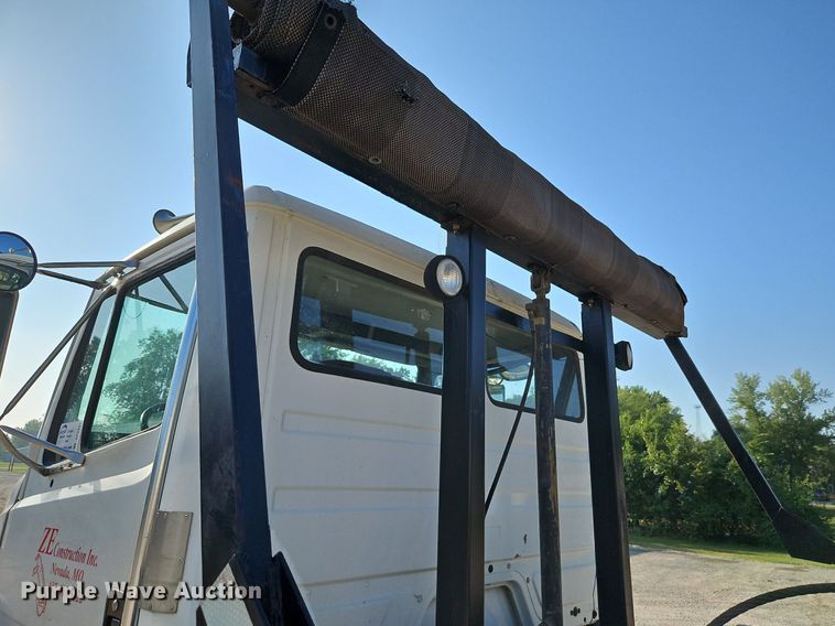 image for item DP2347 2000 Freightliner FL80  roll-off container truck