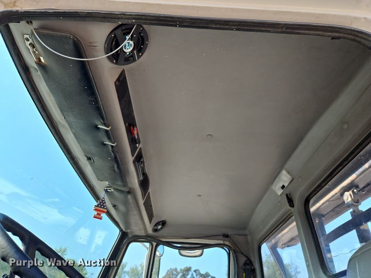 image for item DP2347 2000 Freightliner FL80  roll-off container truck