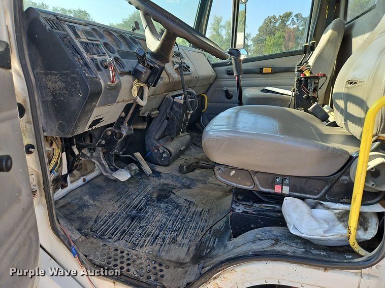 image for item DP2347 2000 Freightliner FL80  roll-off container truck