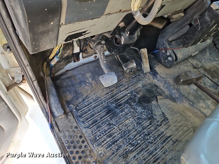 image for item DP2347 2000 Freightliner FL80  roll-off container truck