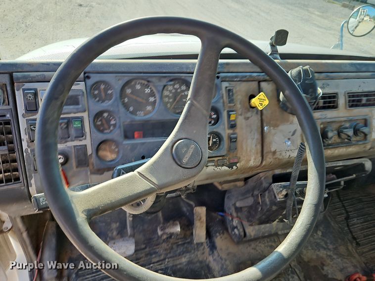 image for item DP2347 2000 Freightliner FL80  roll-off container truck