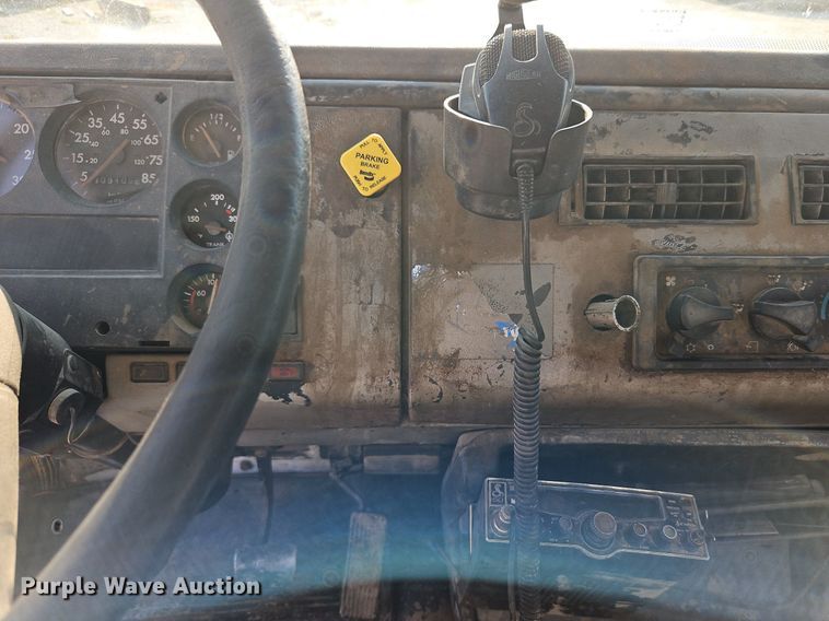 image for item DP2347 2000 Freightliner FL80  roll-off container truck