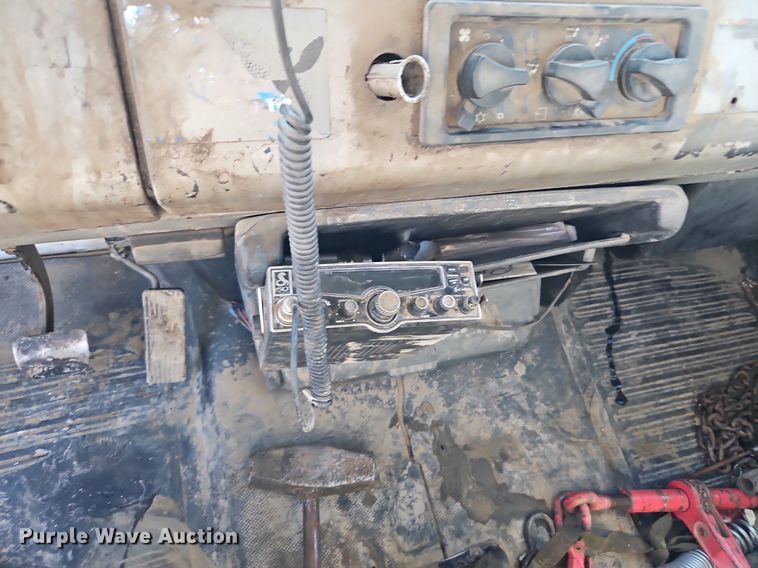 image for item DP2347 2000 Freightliner FL80  roll-off container truck