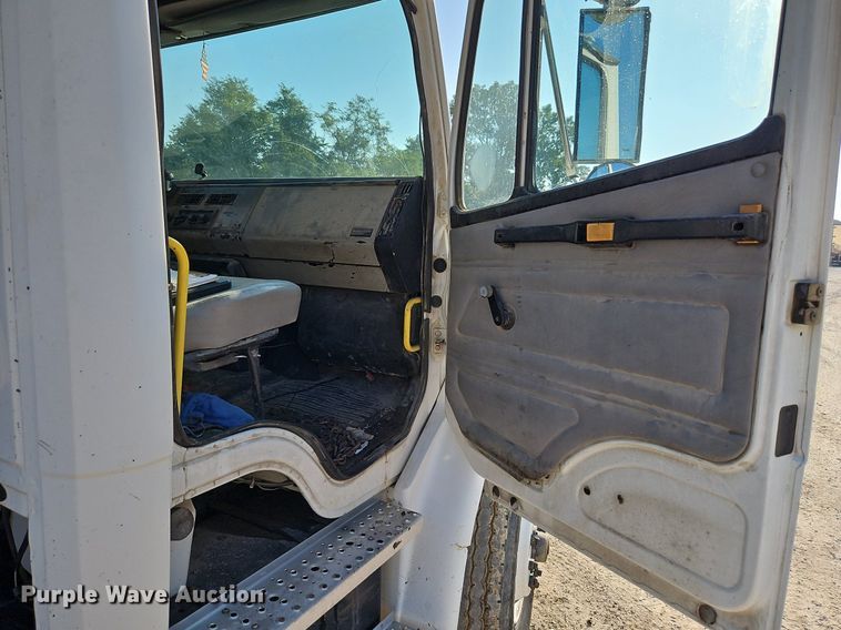 image for item DP2347 2000 Freightliner FL80  roll-off container truck