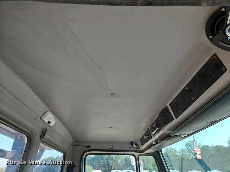 image for item DP2347 2000 Freightliner FL80  roll-off container truck