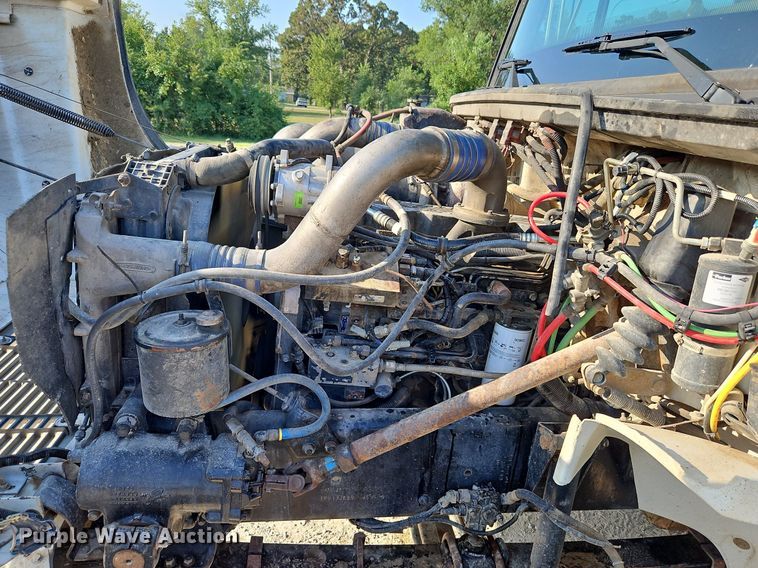 image for item DP2347 2000 Freightliner FL80  roll-off container truck