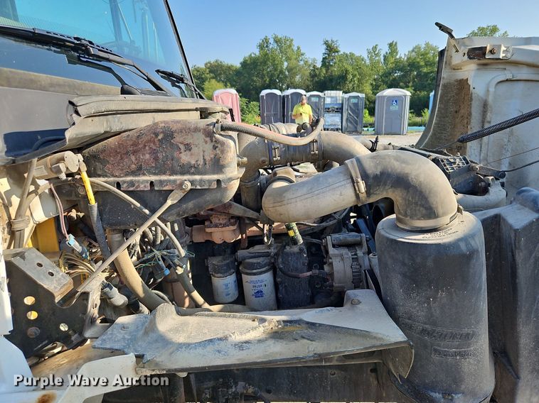 image for item DP2347 2000 Freightliner FL80  roll-off container truck