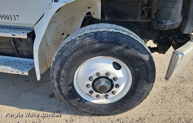 image for item DP2347 2000 Freightliner FL80  roll-off container truck