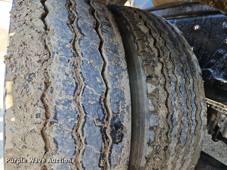 image for item DP2347 2000 Freightliner FL80  roll-off container truck