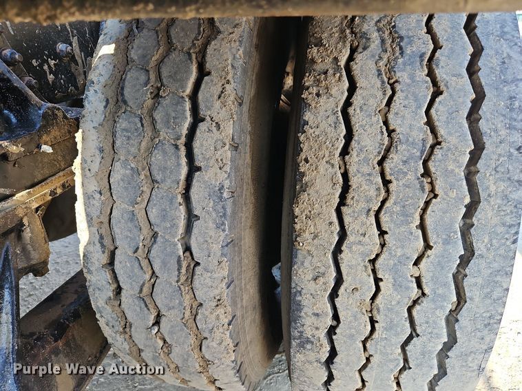 image for item DP2347 2000 Freightliner FL80  roll-off container truck