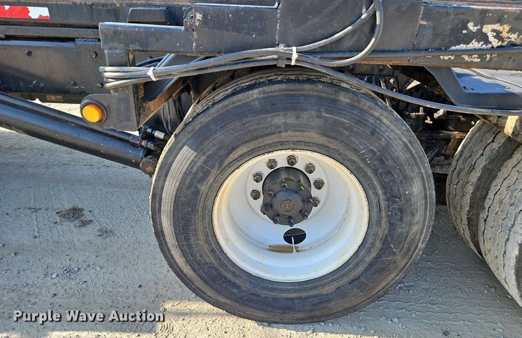 image for item DP2347 2000 Freightliner FL80  roll-off container truck