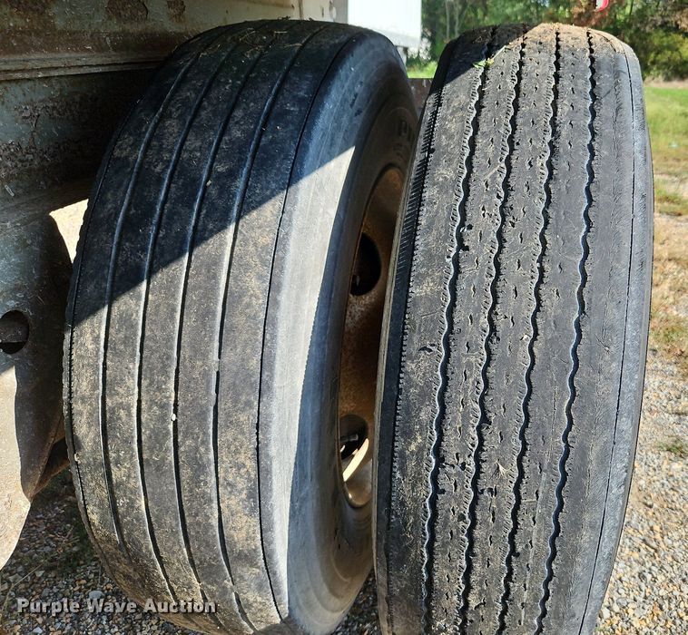 image for item DP2348 1995 Fruehauf FBHLP-9 1.5-NF2-53W  dry van trailer