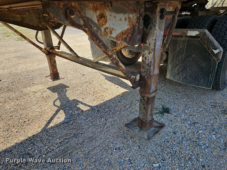 image for item DP2351 1997 Trailmobile 01JA-1RAY  dry van trailer