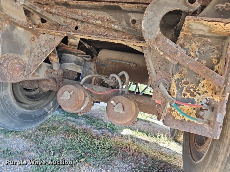 image for item DP2351 1997 Trailmobile 01JA-1RAY  dry van trailer