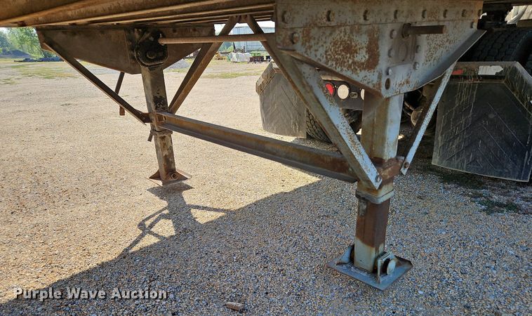 image for item DP2353 1995 Stoughton AVW-535T-S-C  dry van trailer