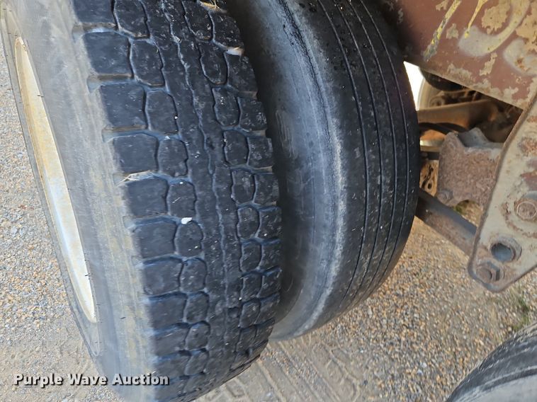 image for item DP2353 1995 Stoughton AVW-535T-S-C  dry van trailer