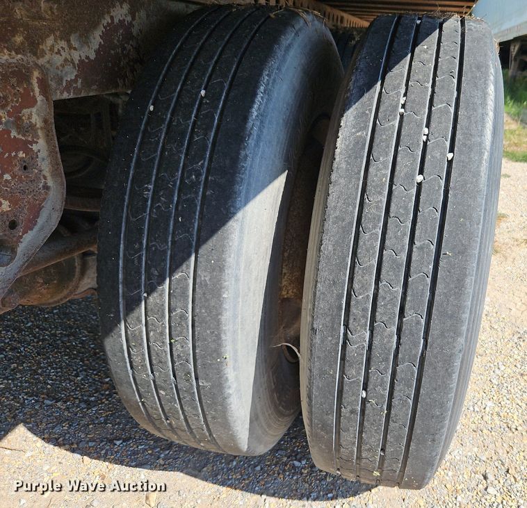 image for item DP2353 1995 Stoughton AVW-535T-S-C  dry van trailer