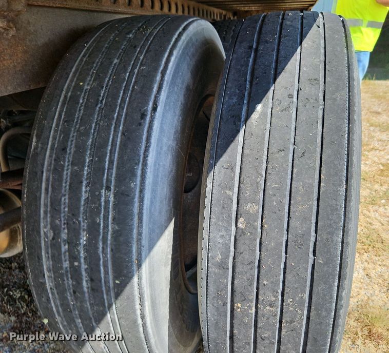 image for item DP2356 1999 Trailmobile  dry van trailer