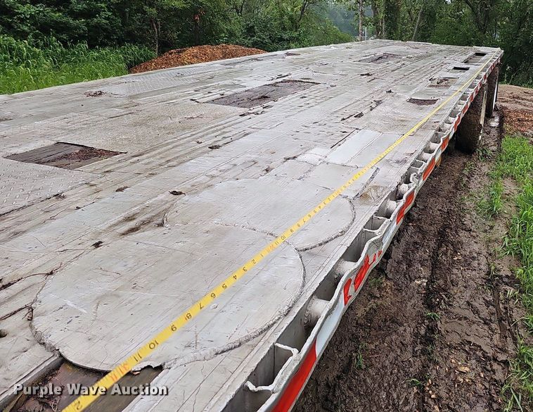 image for item DQ0137 1999 Ravens Metal Products 2648H74  drop deck equipment trailer