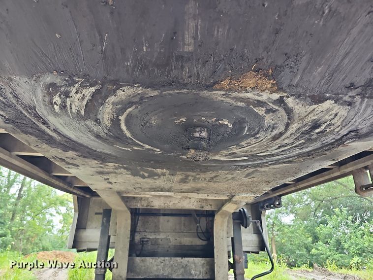 image for item DQ0137 1999 Ravens Metal Products 2648H74  drop deck equipment trailer