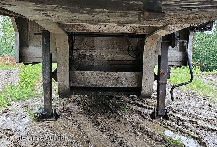 image for item DQ0137 1999 Ravens Metal Products 2648H74  drop deck equipment trailer