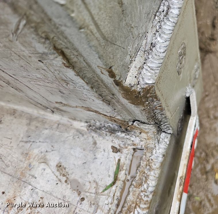 image for item DQ0137 1999 Ravens Metal Products 2648H74  drop deck equipment trailer