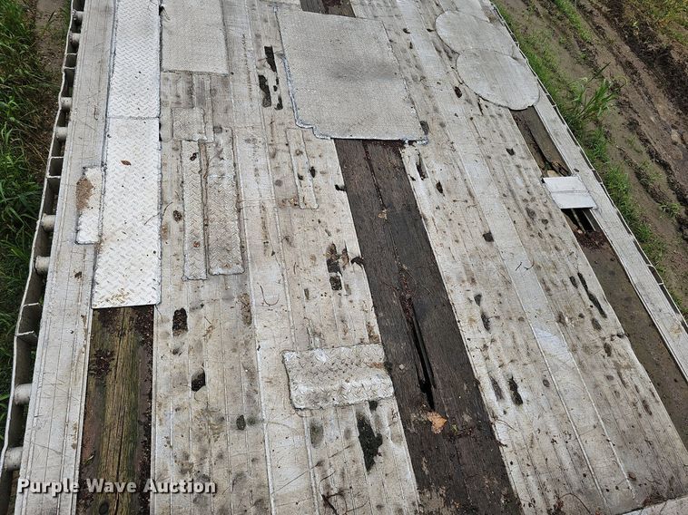 image for item DQ0137 1999 Ravens Metal Products 2648H74  drop deck equipment trailer