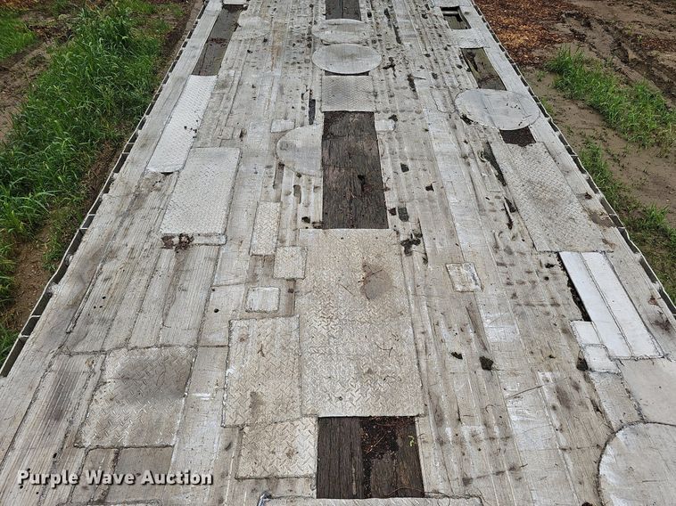 image for item DQ0137 1999 Ravens Metal Products 2648H74  drop deck equipment trailer