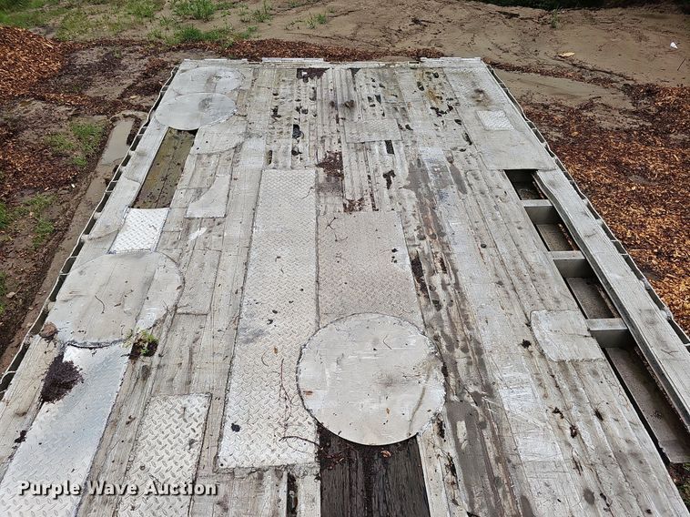 image for item DQ0137 1999 Ravens Metal Products 2648H74  drop deck equipment trailer