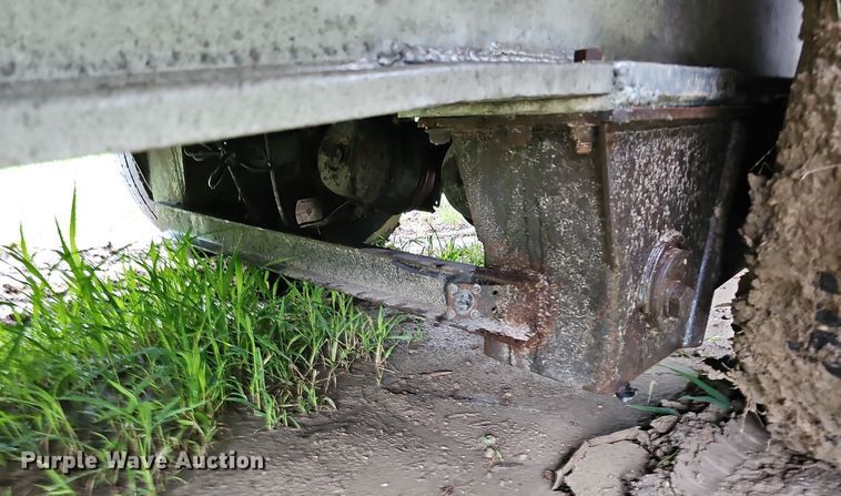 image for item DQ0137 1999 Ravens Metal Products 2648H74  drop deck equipment trailer