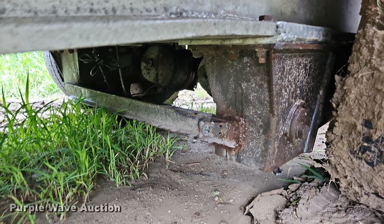 image for item DQ0137 1999 Ravens Metal Products 2648H74  drop deck equipment trailer